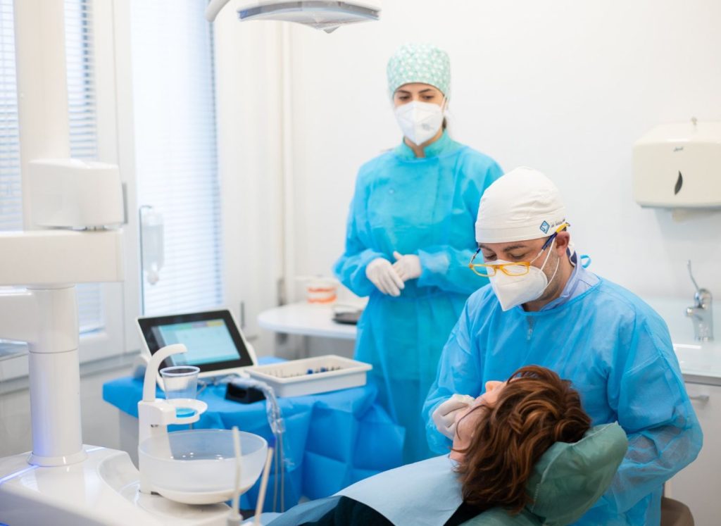 Impianto dentale come funziona: guida completa per il paziente 1 Impianto dentale come funziona