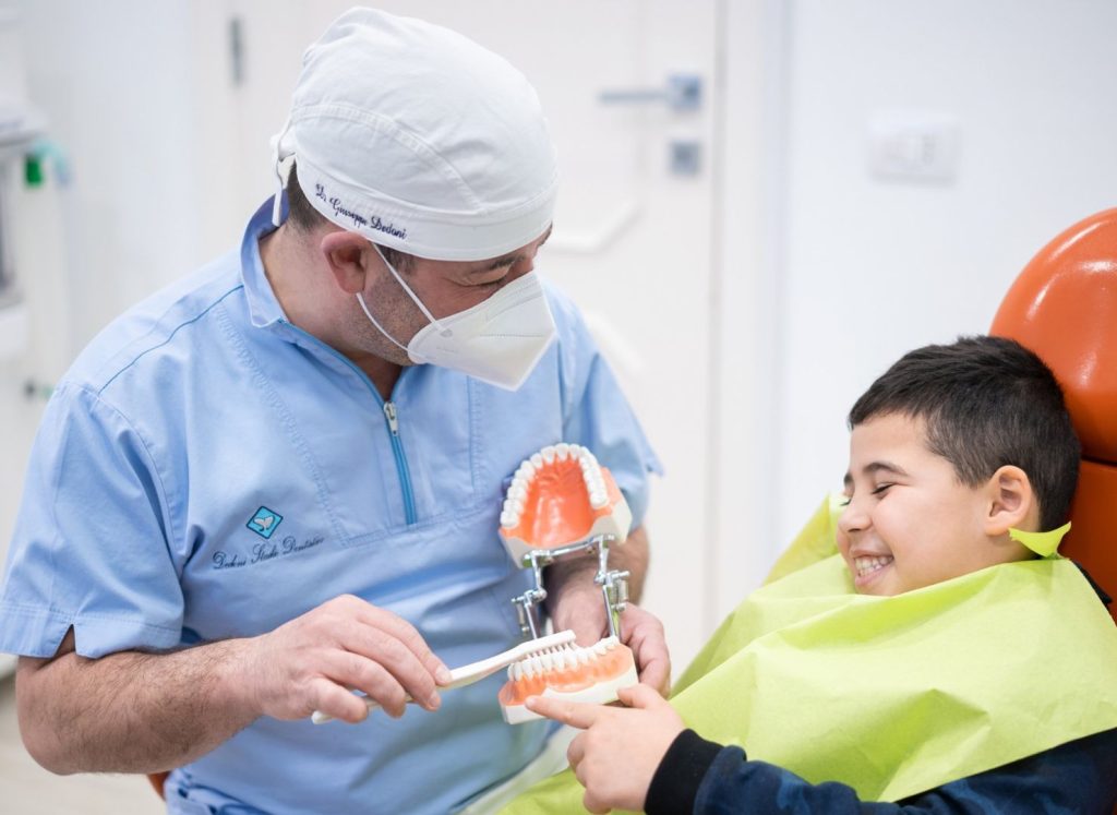 Come avviene la pulizia dei denti dal dentista 1 Come avviene la pulizia dei denti
